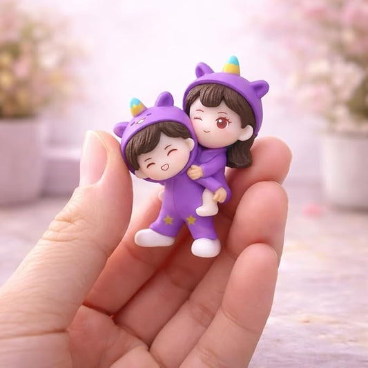petzlifeworld Purple Miniature Cute Couple Statue – Girl on Boy’s Shoulder Resin Showpiece | Romantic Gift for Girlfriend, Boyfriend, Husband, Wife | Mini Desk & Car Dashboard Decor (6 cm)