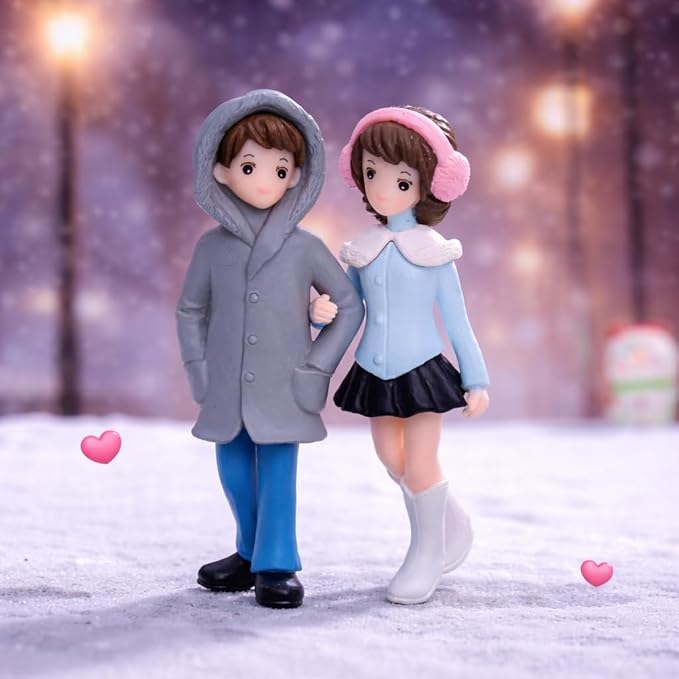 Petzlifeworld Miniature Snow Couple Figurines Romantic Hand-Holding Pair for DIY Fairy Garden, Terrarium, Aquarium & Christmas Village Decor – Cute Winter Mini Figurine Set for Tabletop Decoration & Gift