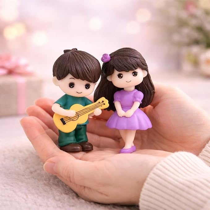 Petzlifeworld Miniature Romantic Love Couple Figurine with Guitar – Cute Resin Couple Statue Showpiece for Home Decor, Anniversary Wedding Valentine Gift, Desk Table Decoration for Bedroom Living Room