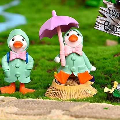 Petzlifeworld Green Super Cute Mini Resin Ducklings, Cartoon Creative Raincoat Ducklings