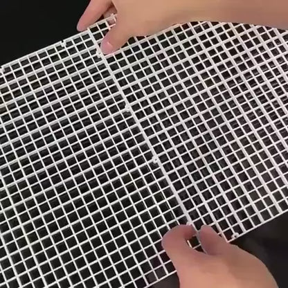 Petzlifeworld White Fish Tank Divider Plastic Aquarium Divider Panel Separator Grid Isolation Board with Free Divider Clip